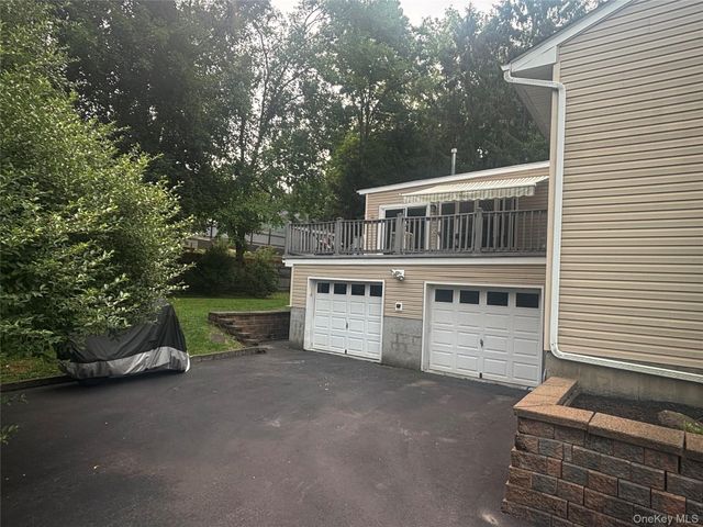 23 Hankin Loop, Poughkeepsie, NY 12601