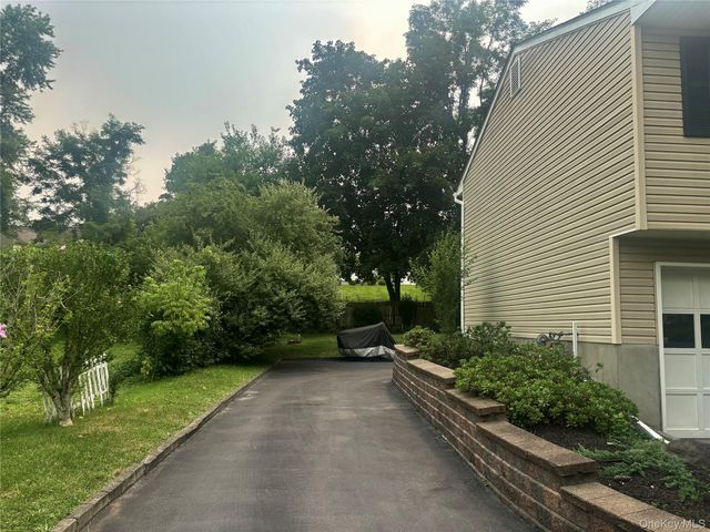23 Hankin Loop, Poughkeepsie, NY 12601
