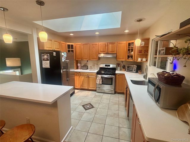 23 Hankin Loop, Poughkeepsie, NY 12601