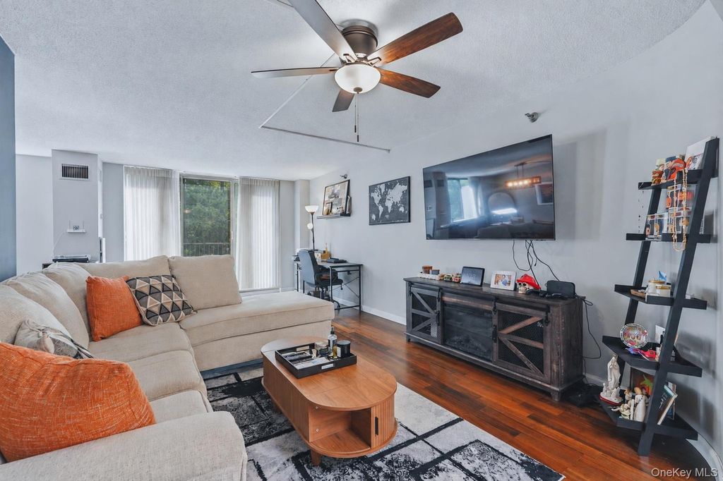 302 Church Street 3H, White Plains, NY 10603 — photo 2