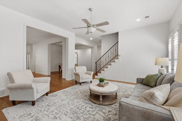 8475 FRIARLYNCH LN, Germantown, TN 38139