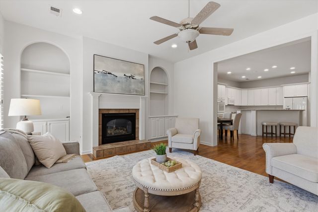 8475 FRIARLYNCH LN, Germantown, TN 38139
