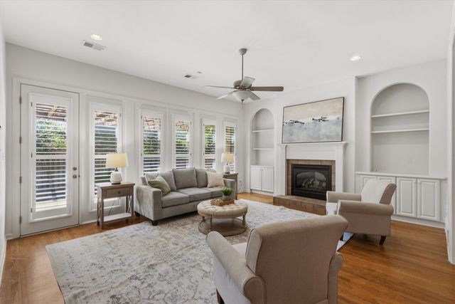 8475 FRIARLYNCH LN, Germantown, TN 38139