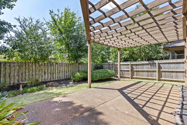 8475 FRIARLYNCH LN, Germantown, TN 38139