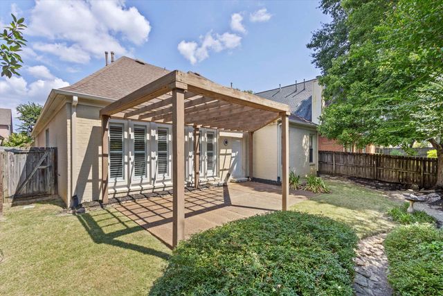 8475 FRIARLYNCH LN, Germantown, TN 38139