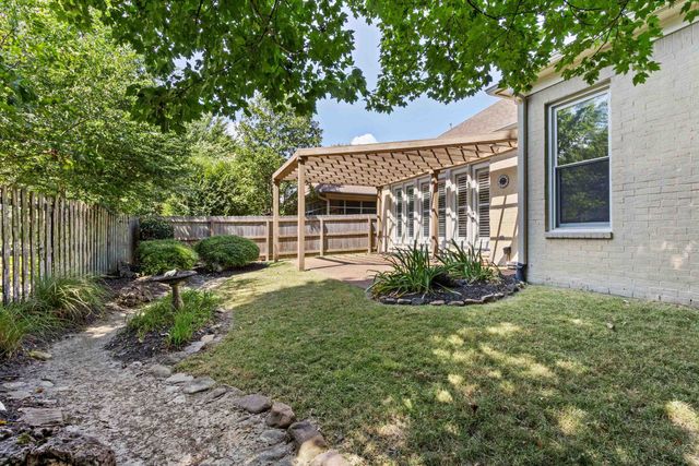 8475 FRIARLYNCH LN, Germantown, TN 38139