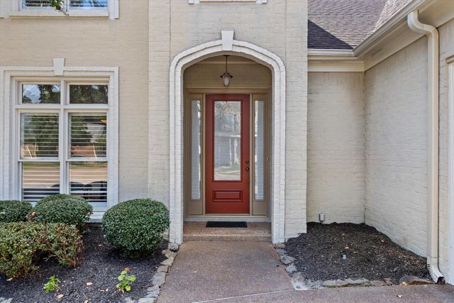 8475 FRIARLYNCH LN, Germantown, TN 38139