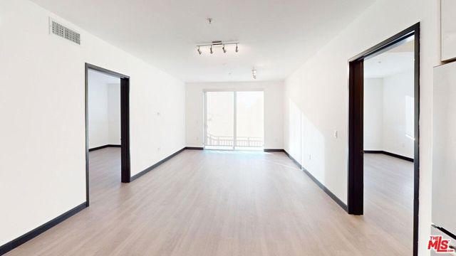 11036 Moorpark Street 426, Los Angeles, CA 91602