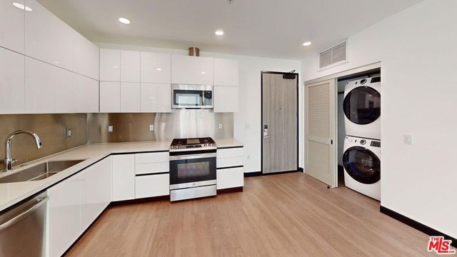 11036 Moorpark Street 426, Los Angeles, CA 91602