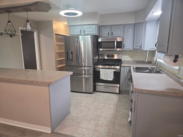 1326 Roelke Drive, South Bend, IN 46614