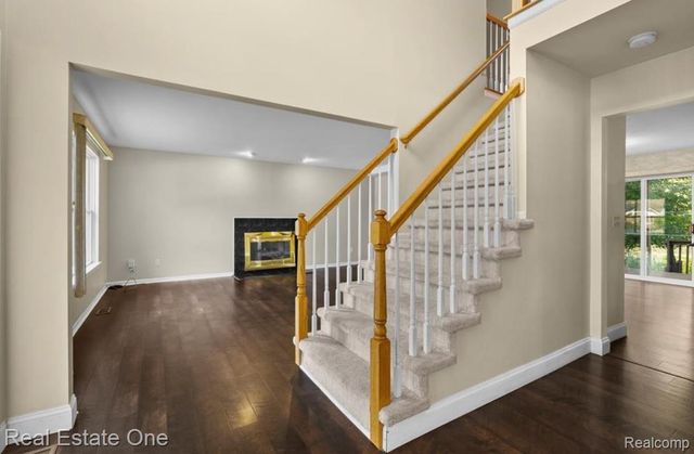 30947 Kenwood Court, Livonia, MI 48152