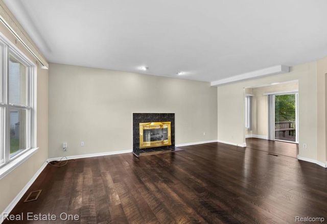 30947 Kenwood Court, Livonia, MI 48152