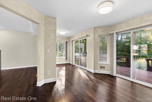 30947 Kenwood Court, Livonia, MI 48152