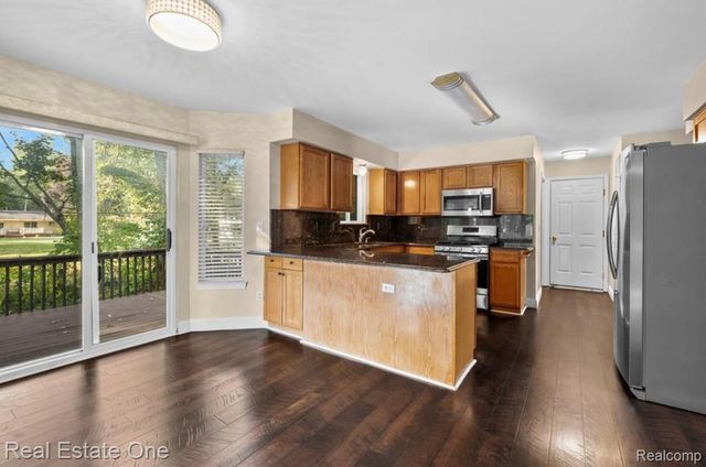 30947 Kenwood Court, Livonia, MI 48152
