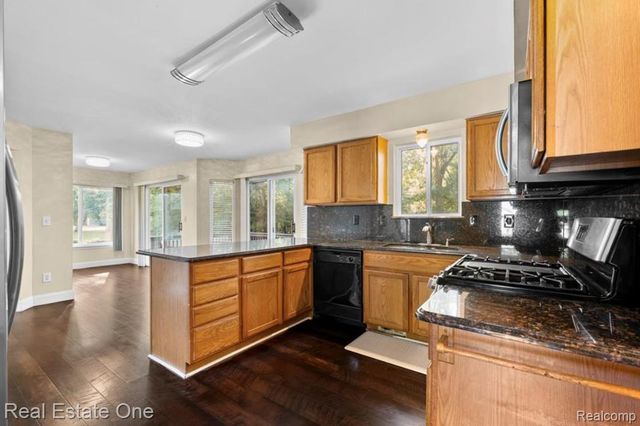 30947 Kenwood Court, Livonia, MI 48152
