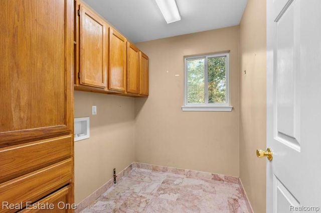30947 Kenwood Court, Livonia, MI 48152