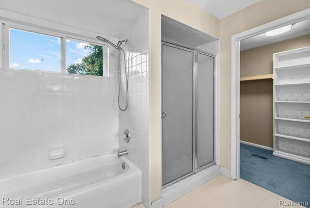 30947 Kenwood Court, Livonia, MI 48152