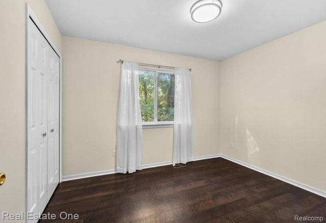 30947 Kenwood Court, Livonia, MI 48152
