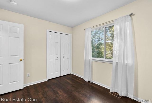 30947 Kenwood Court, Livonia, MI 48152