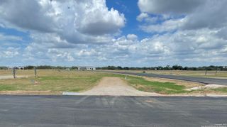 174 Resort Ct, Fredericksburg, TX 78624