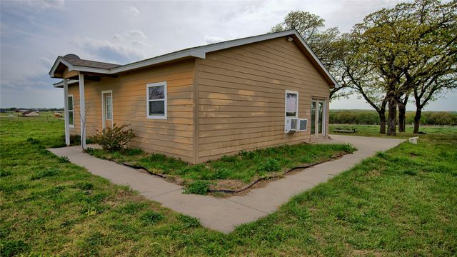 688 Alamo Road, Montague, TX 76251