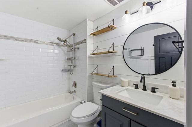 2515 E Olive Street 1C, Arlington Heights, IL 60004