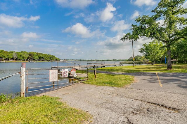 91 Live Oak Street, Alvarado, TX 76009