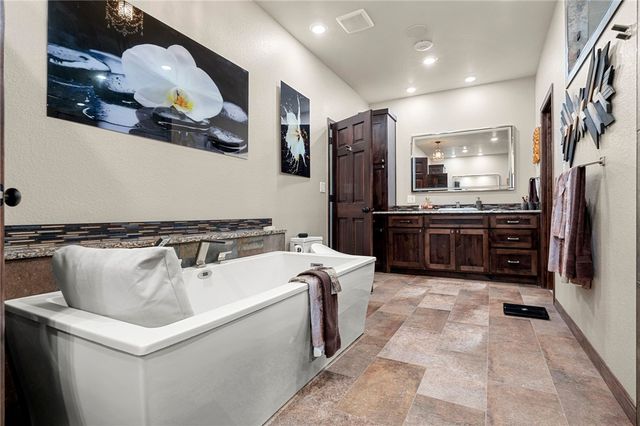 1808 Queensbury Way, Fort Smith, AR 72908