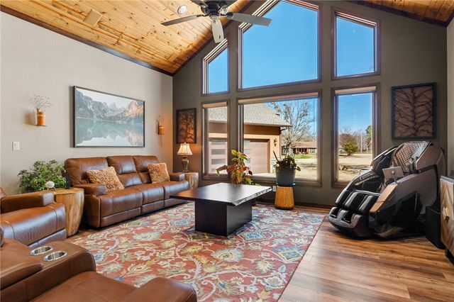 1808 Queensbury Way, Fort Smith, AR 72908