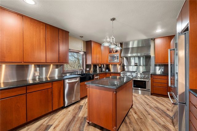 1808 Queensbury Way, Fort Smith, AR 72908