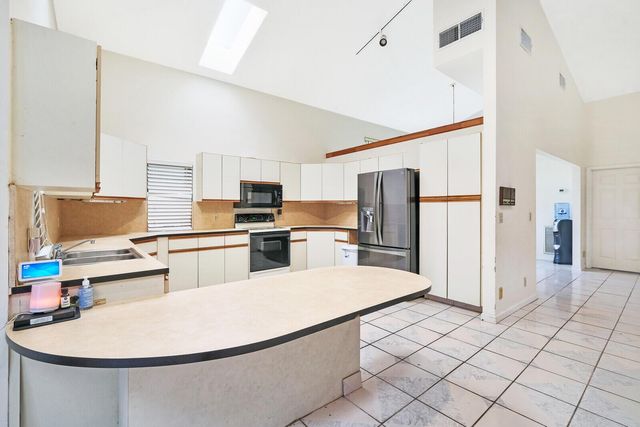 17520 Bridle Court NW, Jupiter, FL 33478