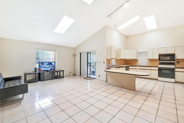 17520 Bridle Court NW, Jupiter, FL 33478