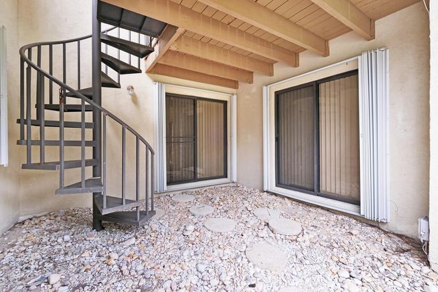 17520 Bridle Court NW, Jupiter, FL 33478