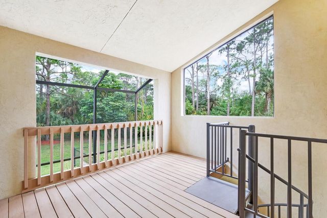 17520 Bridle Court NW, Jupiter, FL 33478
