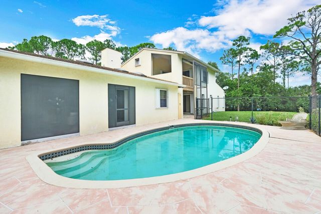 17520 Bridle Court NW, Jupiter, FL 33478