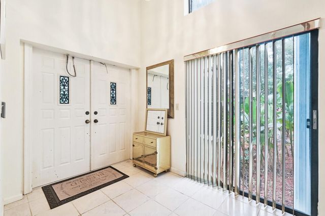 17520 Bridle Court NW, Jupiter, FL 33478