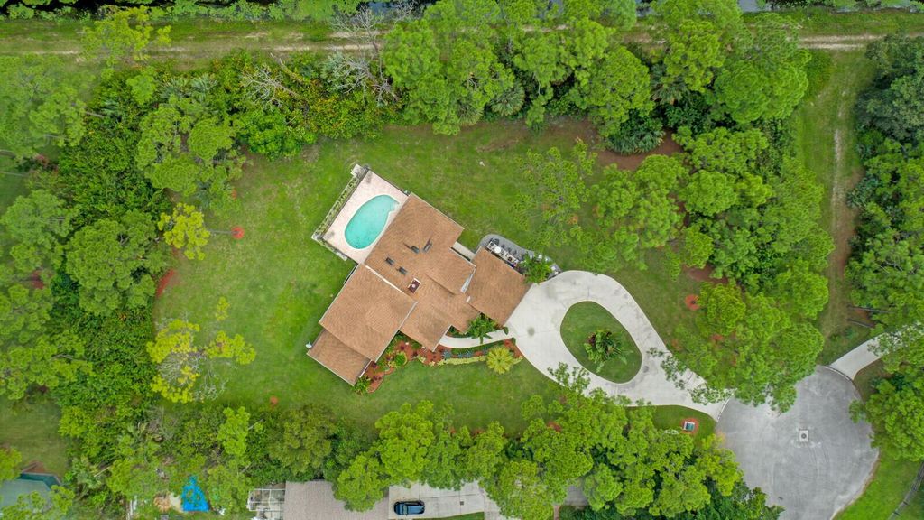 17520 Bridle Court NW, Jupiter, FL 33478