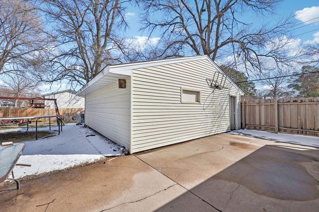 7700 Sierra Parkway, Brooklyn Park, MN 55444