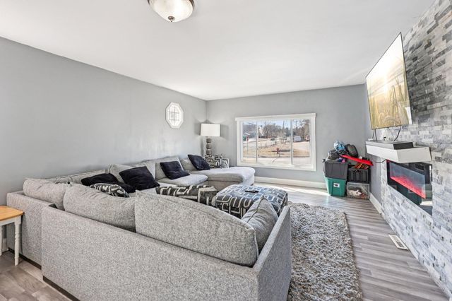 7700 Sierra Parkway, Brooklyn Park, MN 55444