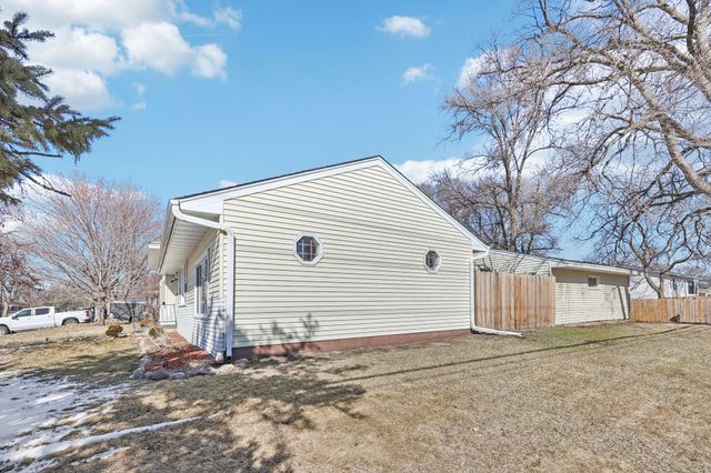 7700 Sierra Parkway, Brooklyn Park, MN 55444