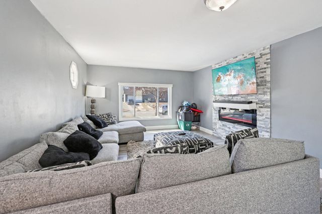 7700 Sierra Parkway, Brooklyn Park, MN 55444