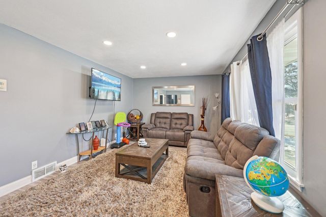 7700 Sierra Parkway, Brooklyn Park, MN 55444