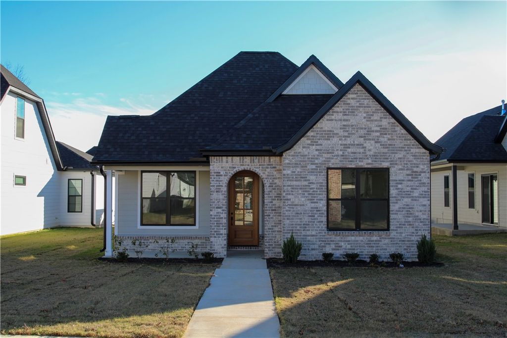 2331 31st Street, Rogers, AR 72758