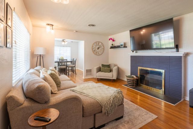 4535 N Delno Avenue, Fresno, CA 93705
