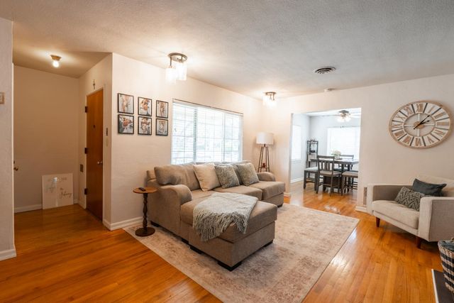 4535 N Delno Avenue, Fresno, CA 93705