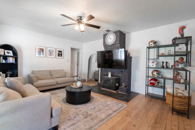 4535 N Delno Avenue, Fresno, CA 93705