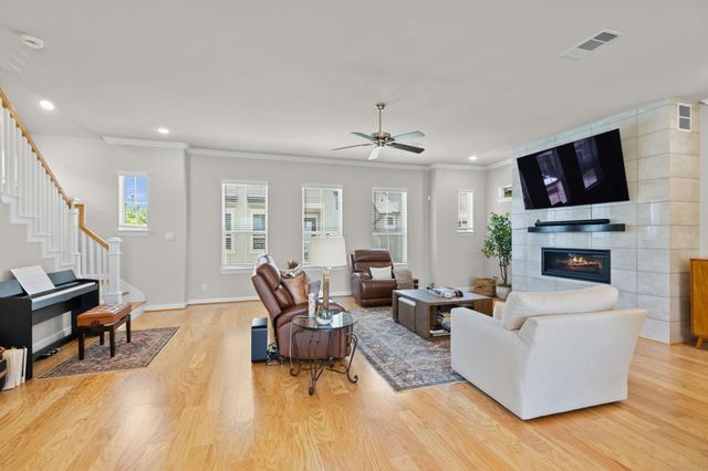 4004 Centre Meadow Way, Houston, TX 77043