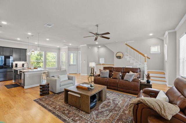 4004 Centre Meadow Way, Houston, TX 77043