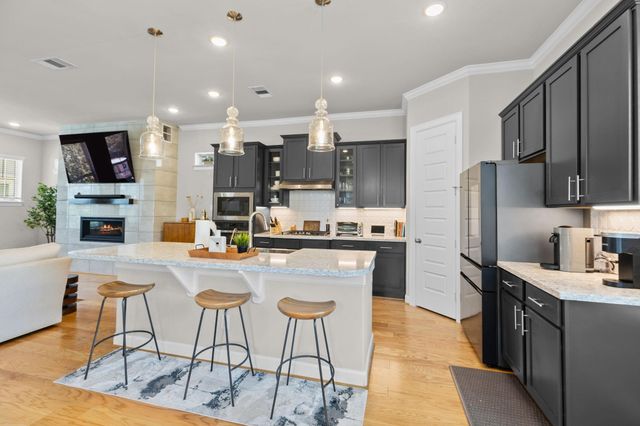 4004 Centre Meadow Way, Houston, TX 77043