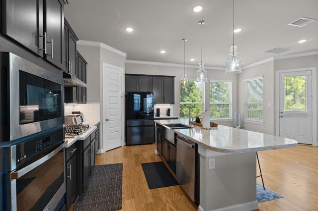 4004 Centre Meadow Way, Houston, TX 77043